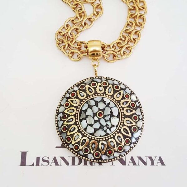 Colar Tibetano Mandala Caquinho Cerâmica Branca Corrente Aço Banho Ouro